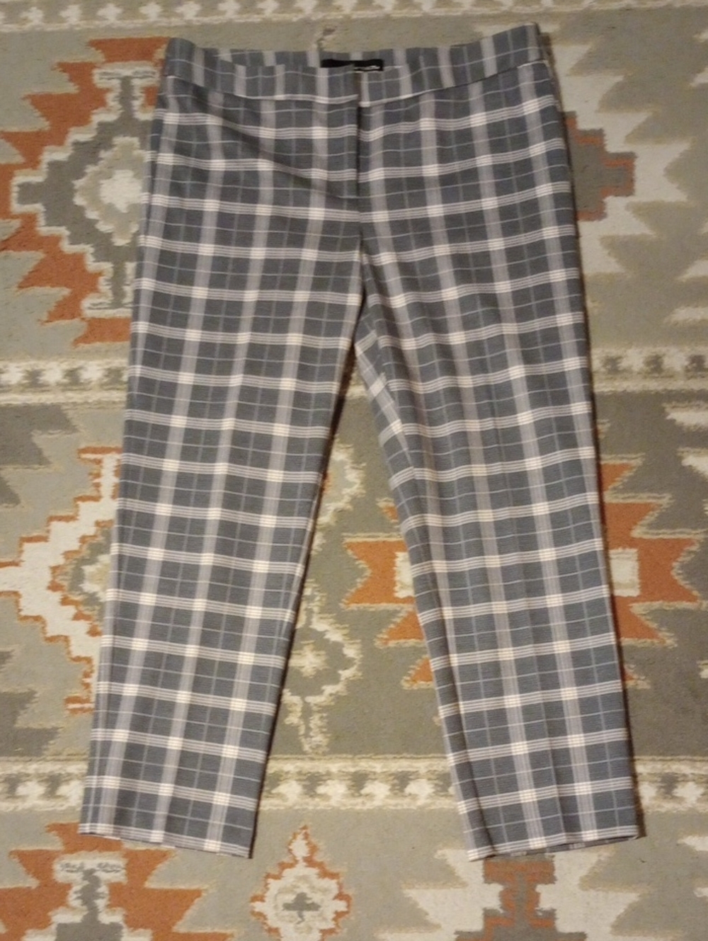 Amanda & Chelsea Gray Plaid Ankle Trousers